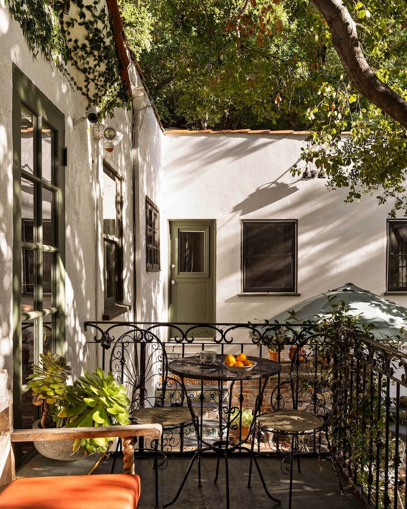 Hollywood Hideaway by Boutique