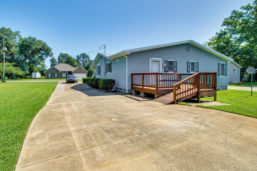 2 Mi to Shops & Eats: Family Home in Donalsonville