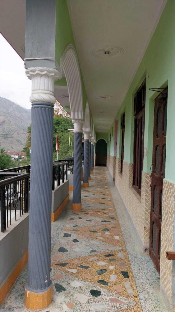 Hotel Gauri Shankar & Restaurant