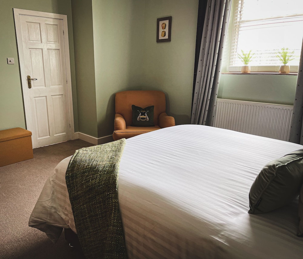 Luxury, Self-contained Country Cottage With View view 2