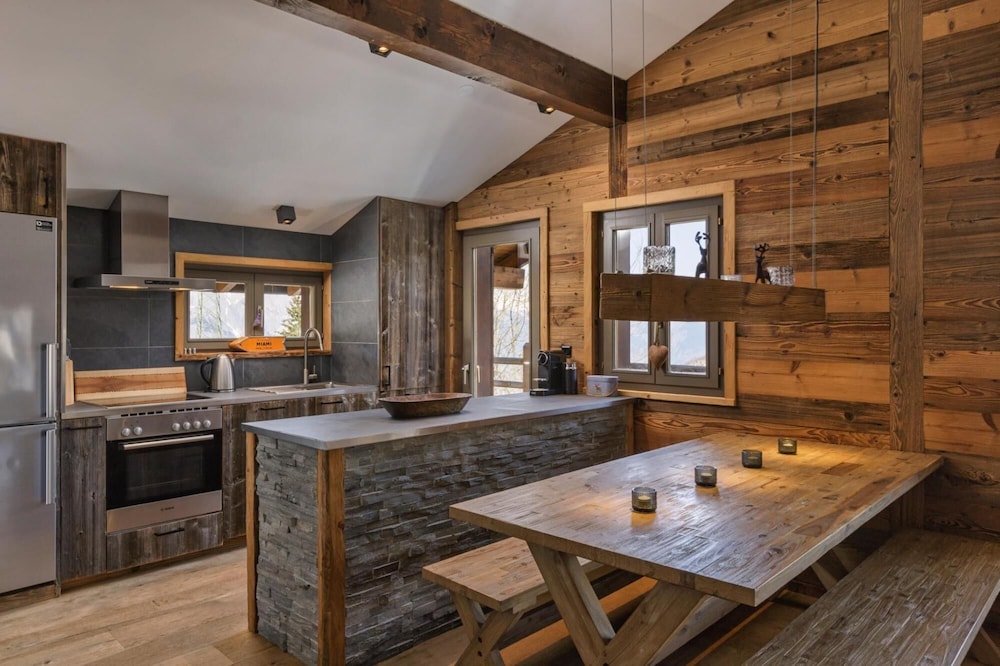 Chalet Capricorne -impeccable Ski in out Chalet With Sauna and Views