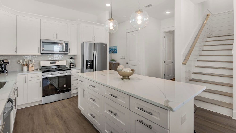 Spacious 4BR With 2 Master Suites, Golf Cart, .3 Miles to Beach - Sleeps 15