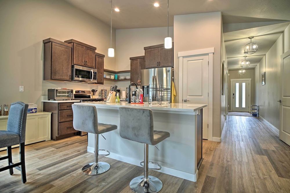 Medford Vacations - Modern Medford Escape 3 Mi to Downtown! - Property Image 17
