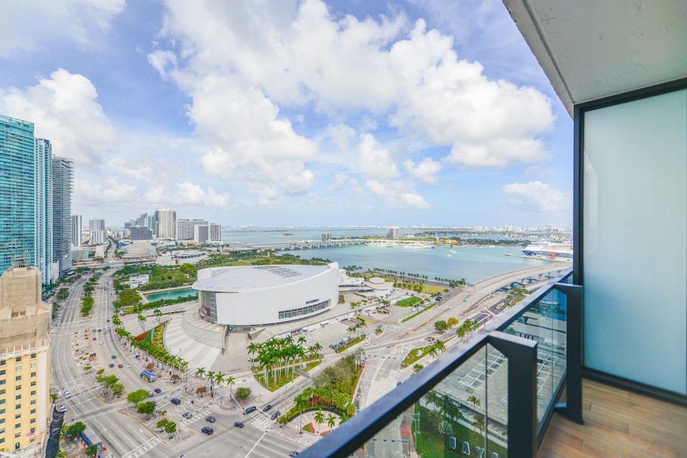 Prime Spot Stunning Ocean & Bay Views