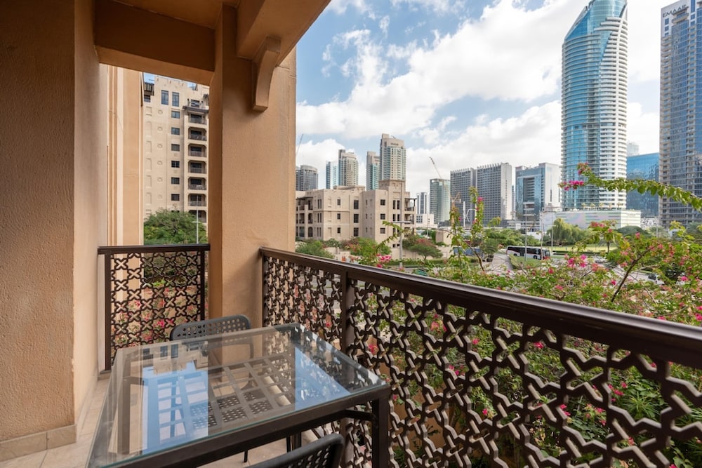 Stylish 1BD Apartment w/ Balcony, Downtown Dubai!