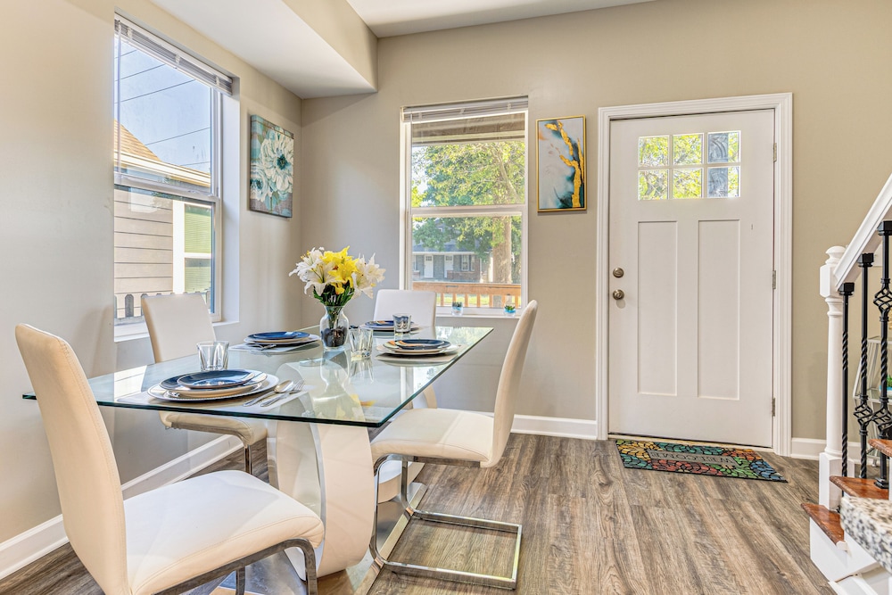 Sip, Dine & Explore Fountain Square: Indy Retreat!