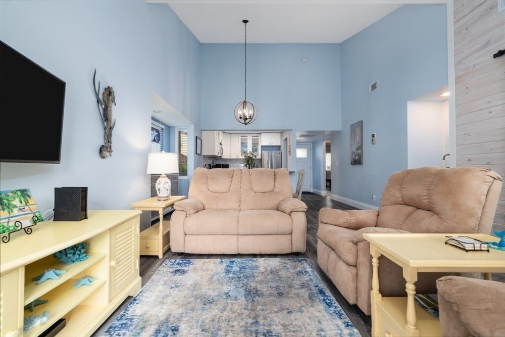 Beautifully Decorated Townhome In Sugar Mill Nsb 2 Bedroom Townhouse