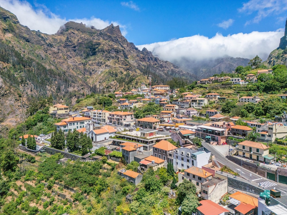 Cora o da Madeira - Quebrada by Madeira Sun Trave