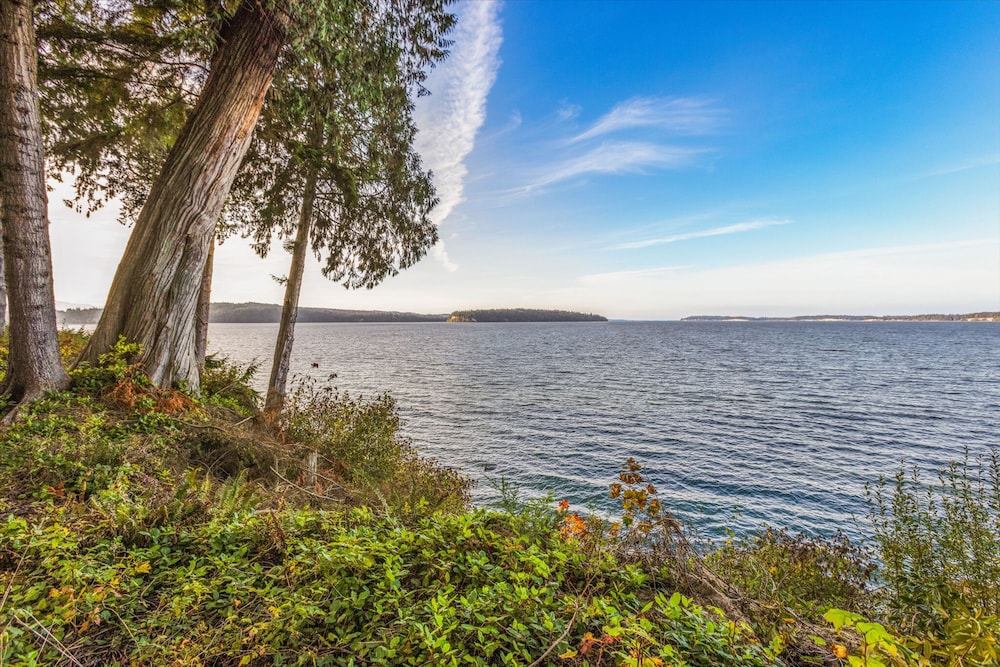 Puzzle Point Lodge in Poulsbo