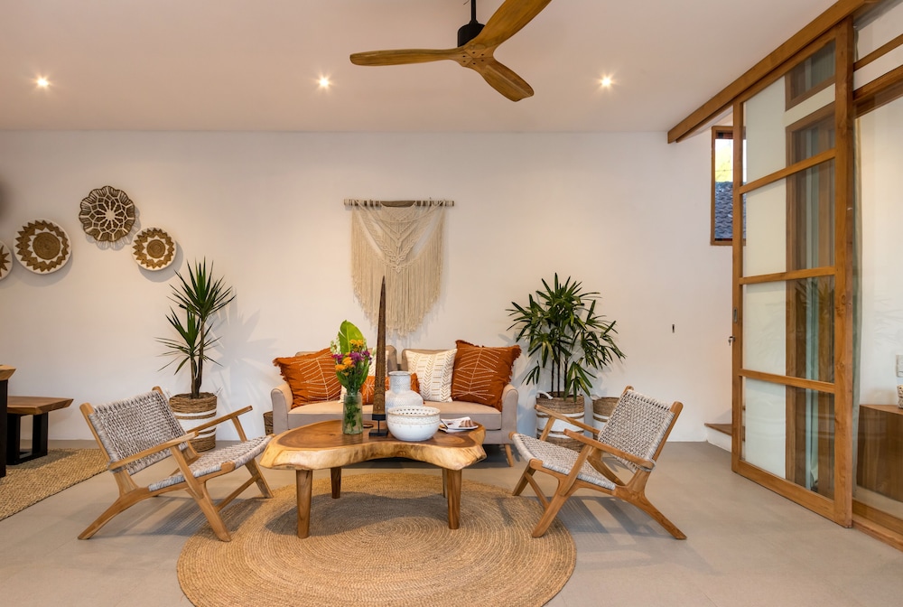 Beautiful Boho-chic 4br Tropical Villa in Pererenan Canggu