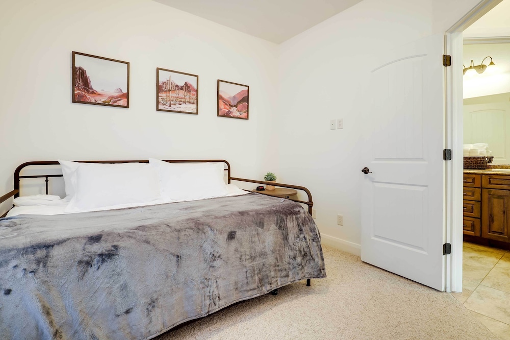 Fire Pit & Mountain Views: Horseshoe Bend Retreat view 2