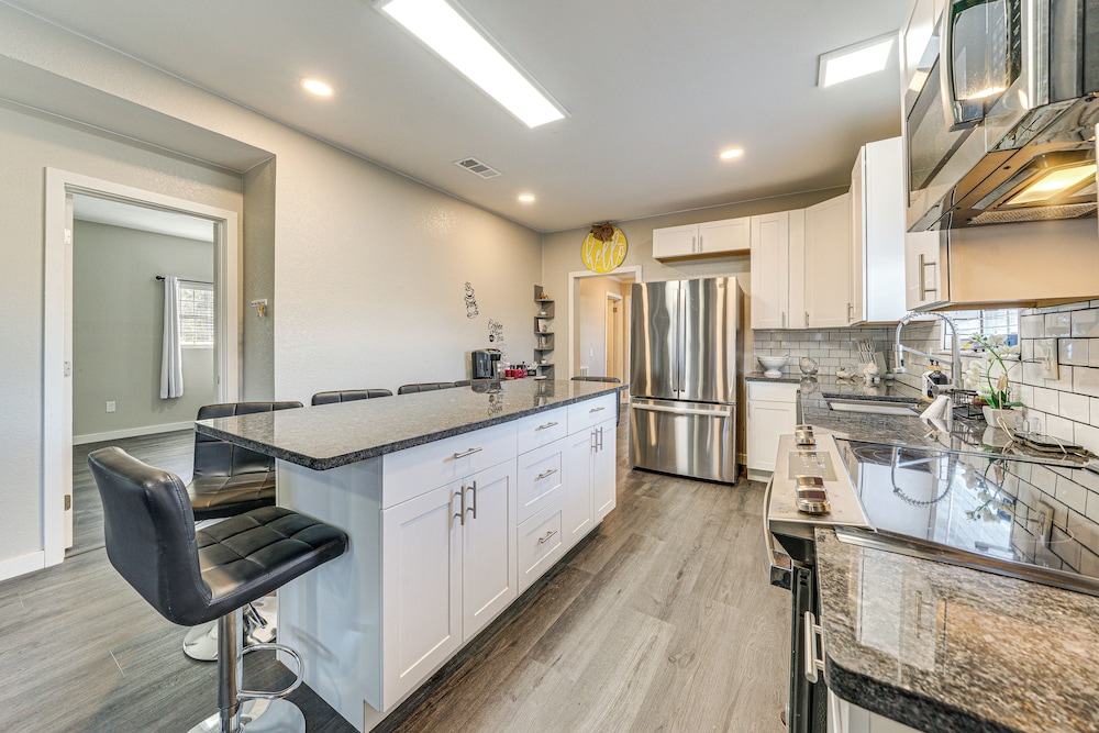 Updated Home 2 Mi to Downtown Texarkana!, photo 17