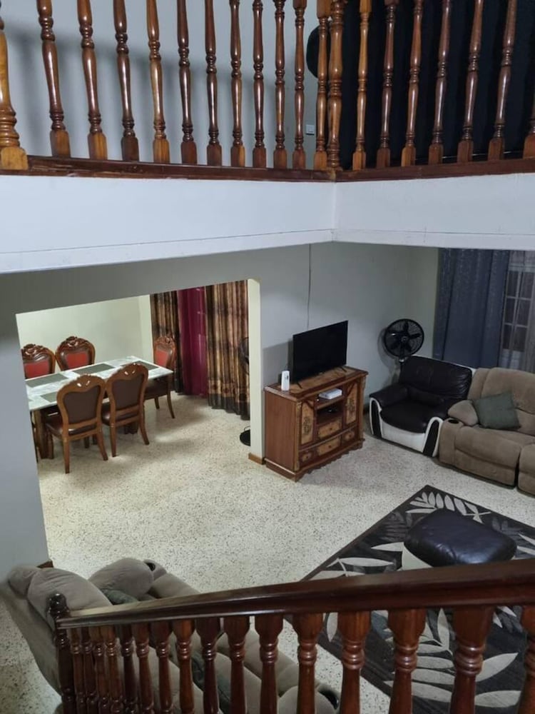 3-bed House Sleeps 6 With Mountain Views
