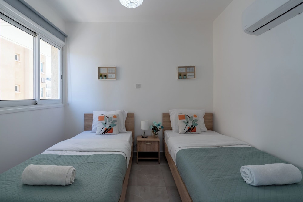 Andrea 3-BR Apt in Mackenzie With Pool