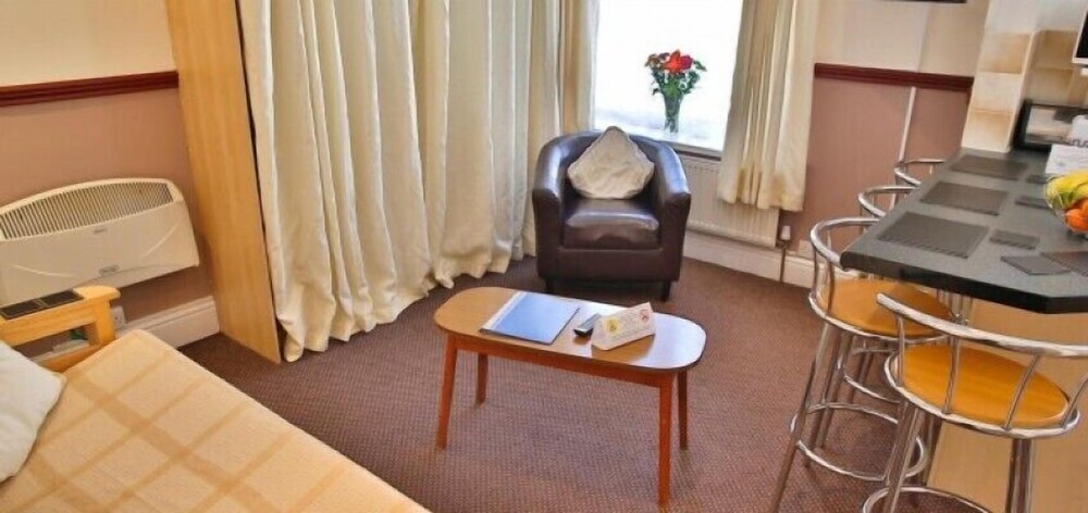 Lynton Apartments