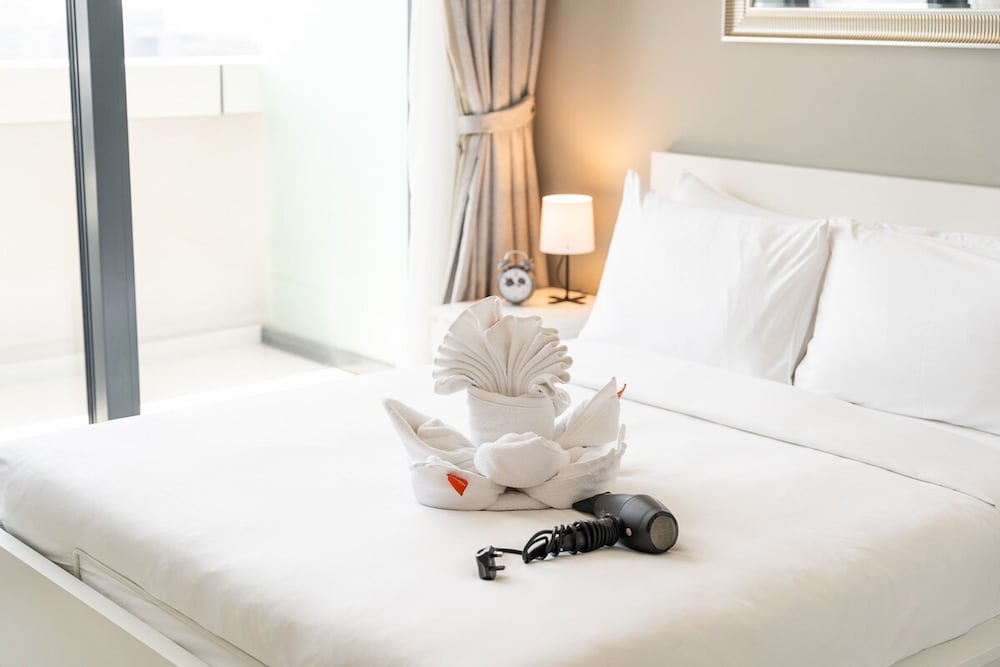 Stylish 1-bedroom Apartment With Stunning Canal Views at Business Bay