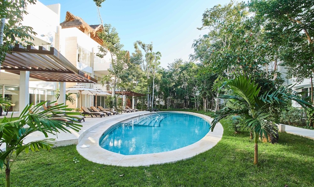 Amazing Apartment With Pools Gym BBQ Yoga Deck