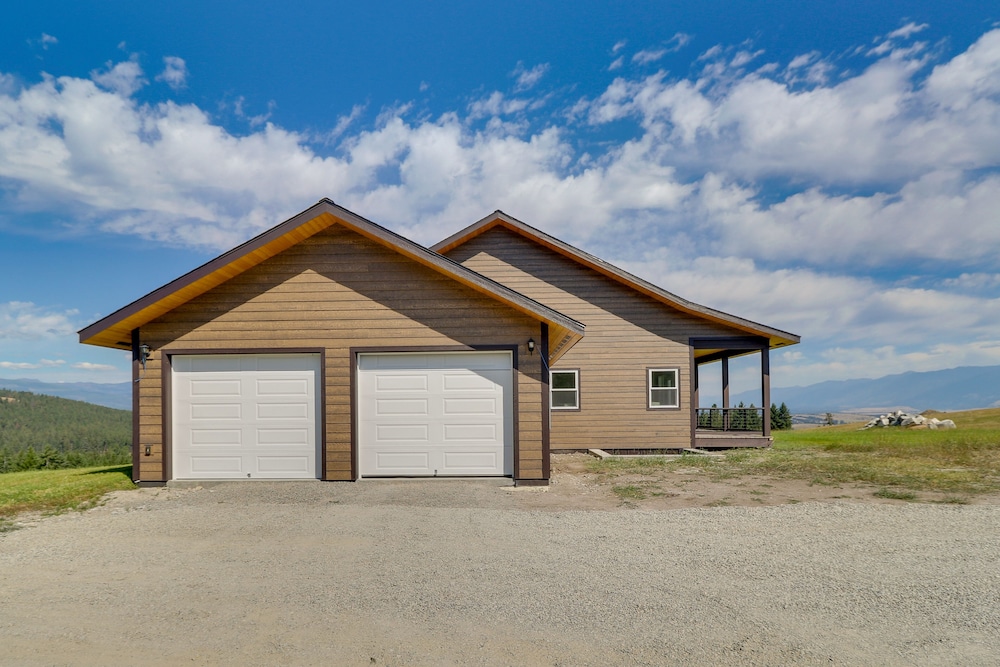 Mountain & Lake View Rexford Estate on 28 Acres! view 4