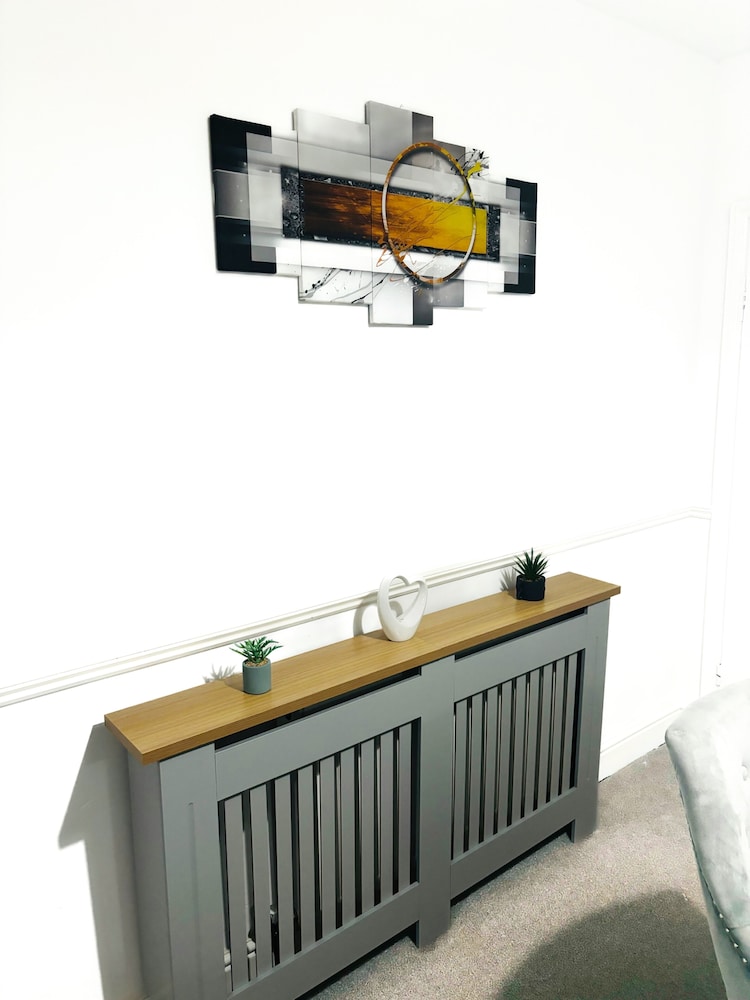 Convenient Home - Sleeps 6 - Parking - Garden