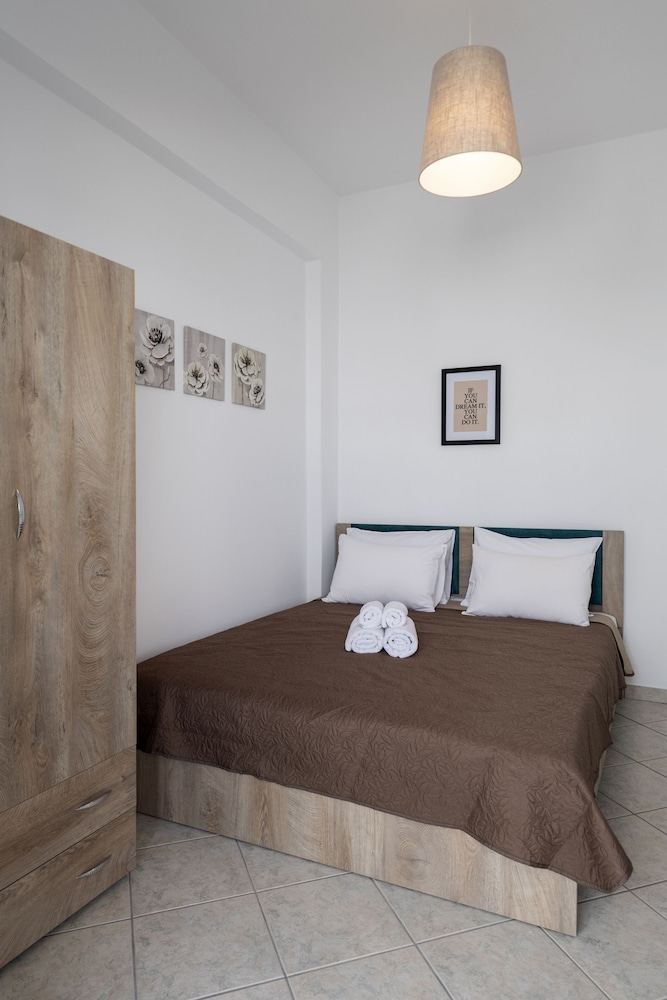 Parian Charming 3bedroom Home view 3