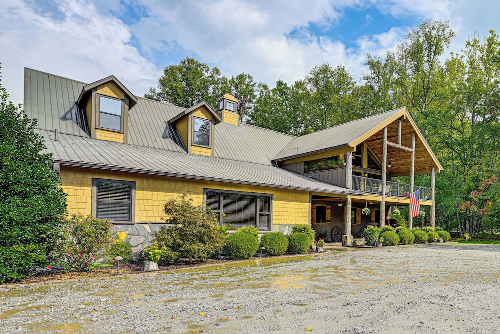 28 Acres: Home w/ Barn & Fire Pit Near Franklin!