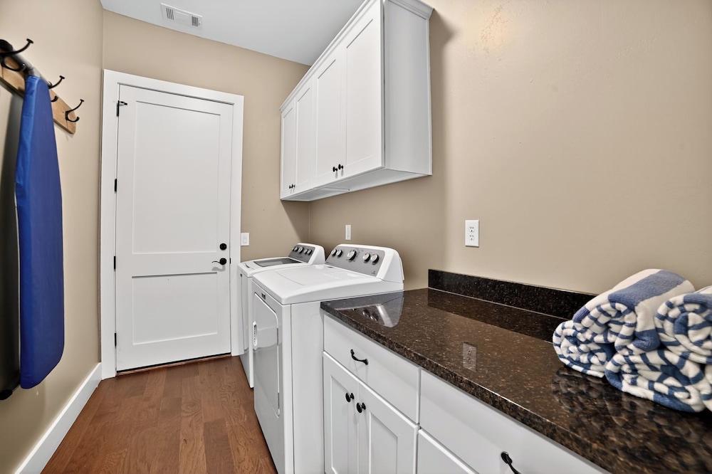 Hill Country Retreat & Casita
