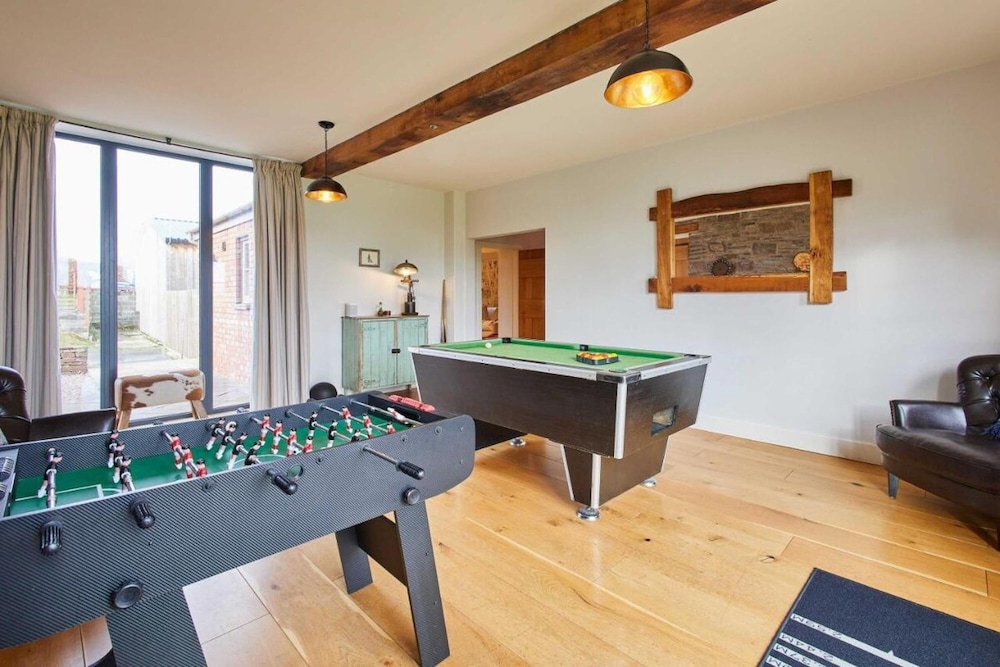 Host Stay Coed Barn