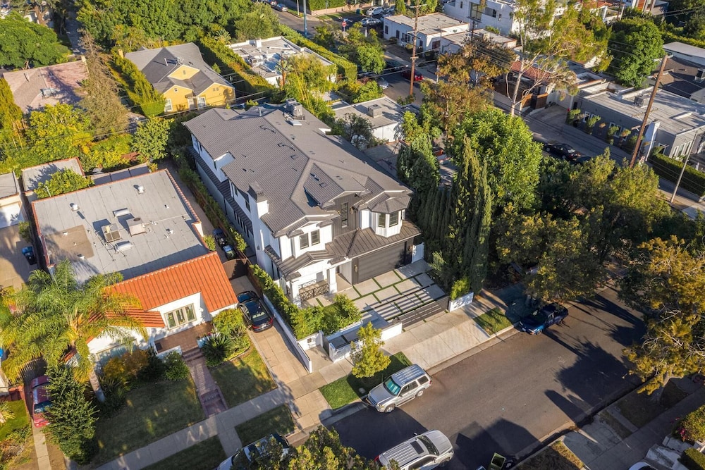 Gardner Modern - Image 1