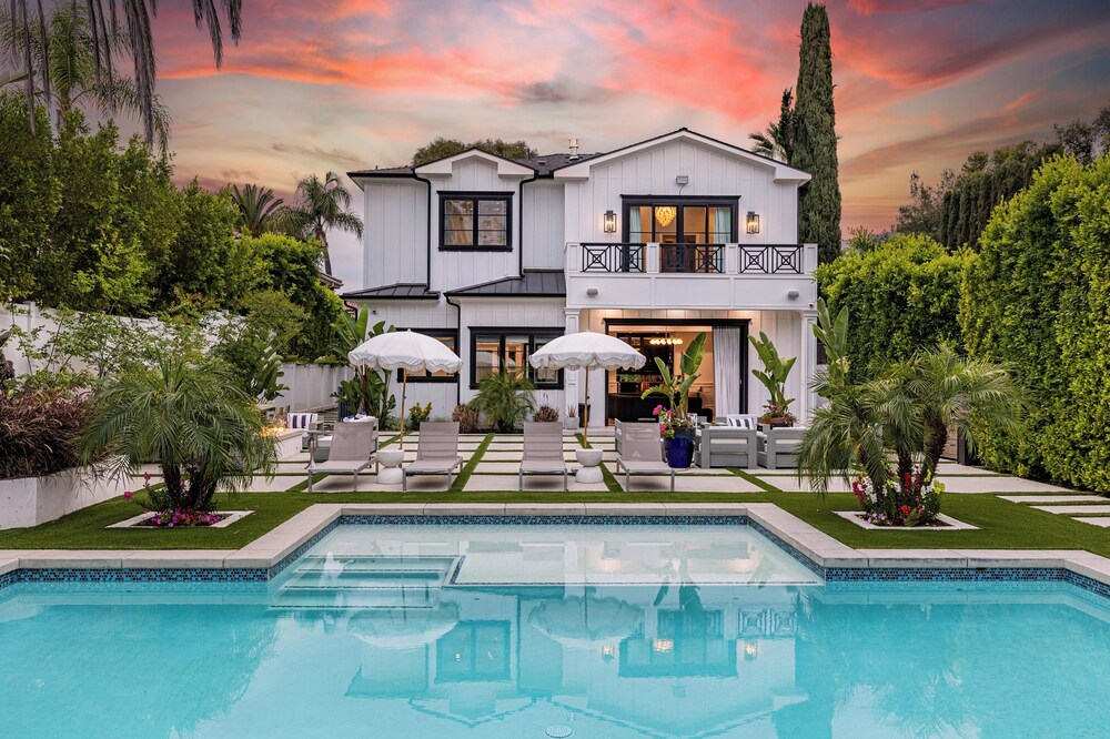 Otis Ave - Modern Farmhouse Retreat w/ Pool, Spa & Luxe Interiors