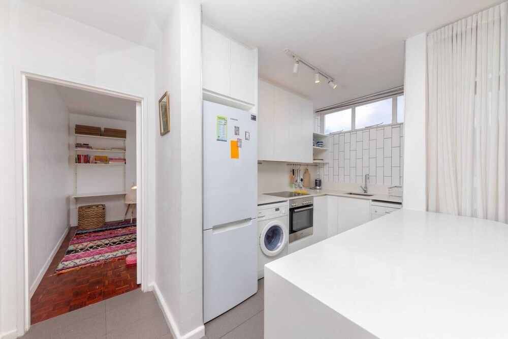 Lovely 1 Bed Apartment With Pool in Cape Town view 2