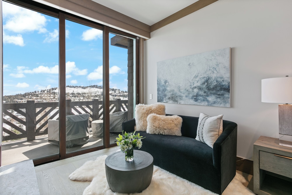 The Residences at The Tower-3 Bedroom Deluxe #6 3 Condo