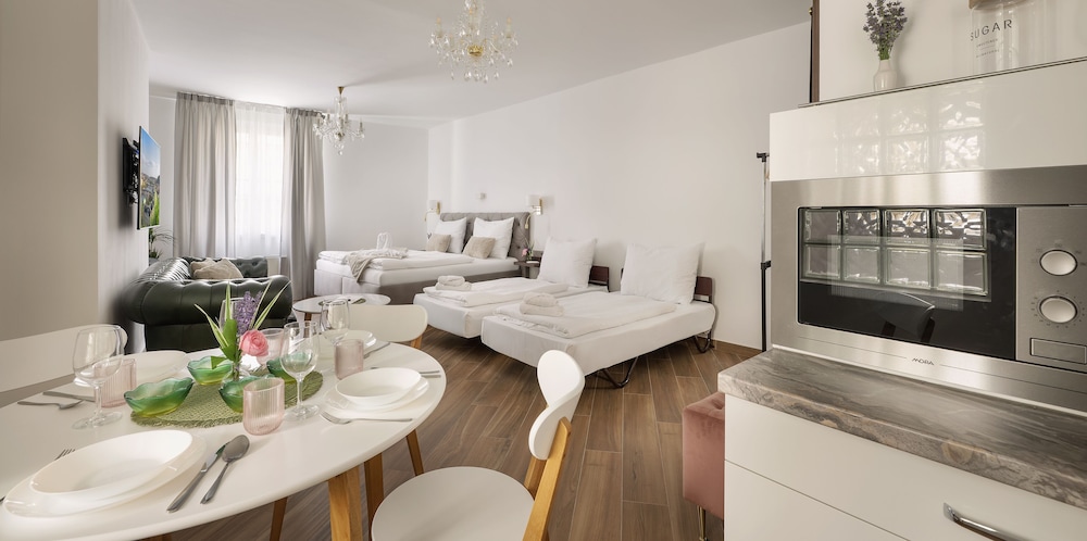 Kaiserstein Palace Apartments