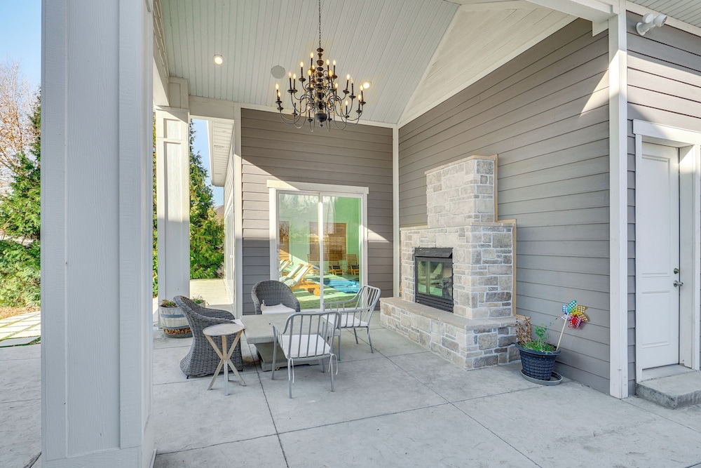 Private Pool & Hot Tub: Luxe Unit Near UTA Train!
