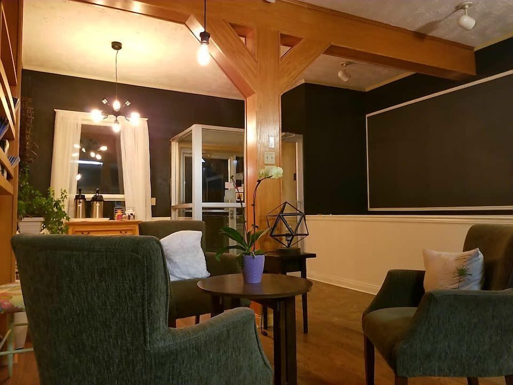 Fredericton Vacations - Silverwood Inn  Suites - Property Image 2