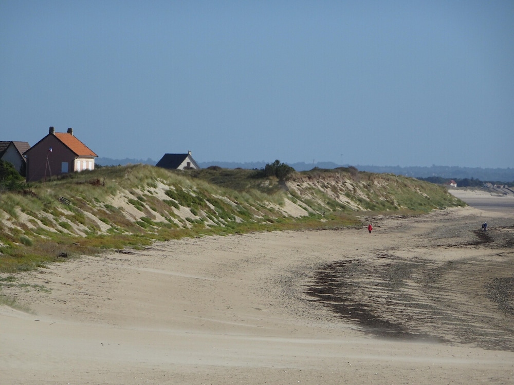 Spacious Family Home Near the Sea