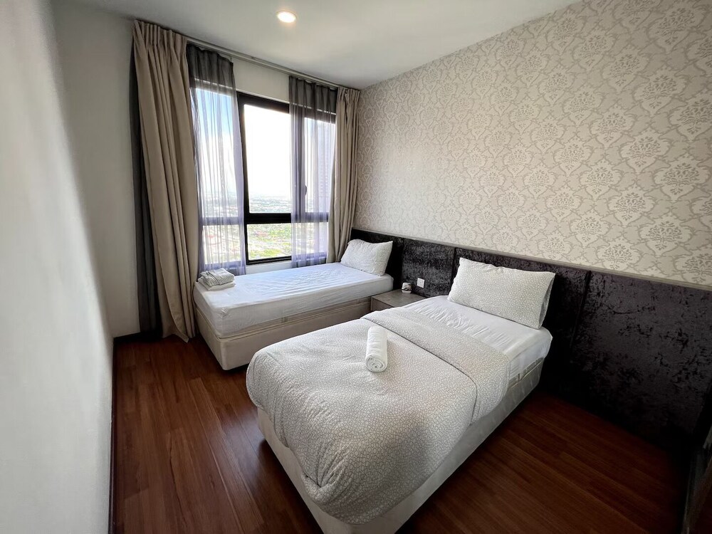 ICity Luxury Condo by Smarthome