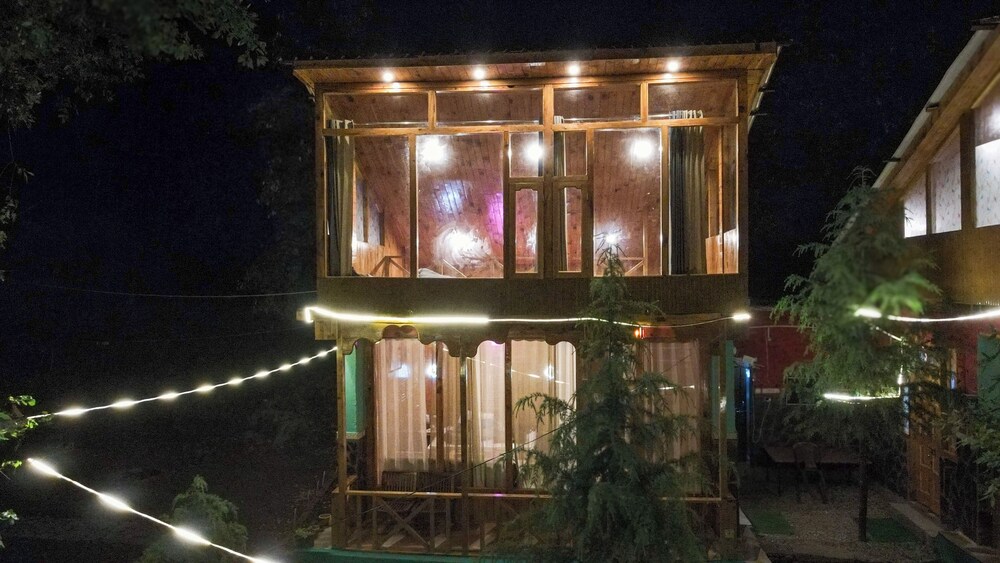 WOW Treehouse & Cottages