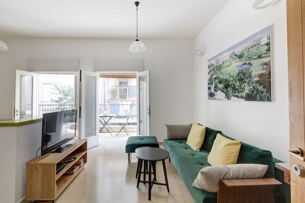Diz 3 By TLV2rent