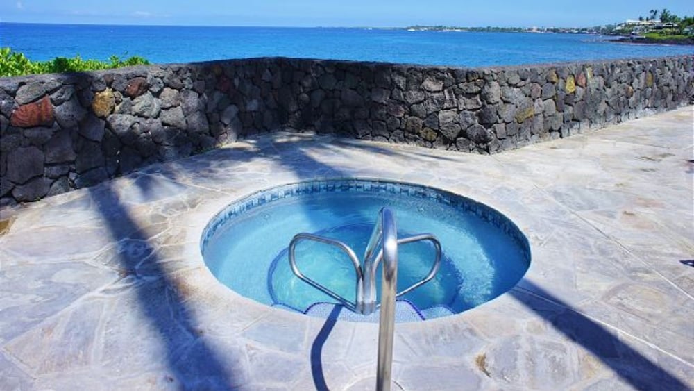 Top Floor - Direct Ocean Front View - Air-conditioned - Vrkcv