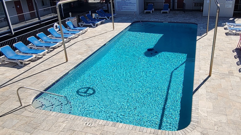 Pelican Landing 302 by Tybee Vacation Rentals