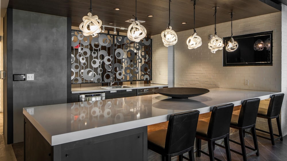Global Luxury Suites at Reston - Property Image 1