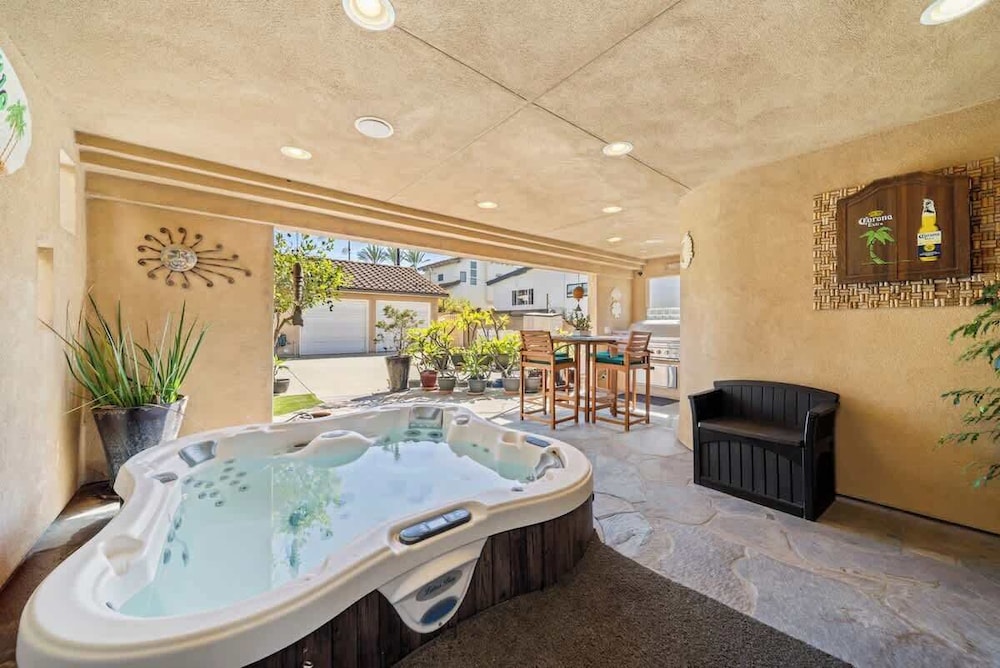 Hot Tub Ocean Views 3 Bedroom Private Home