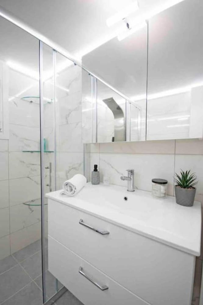 Alkuoni lux Flat at P Faliro