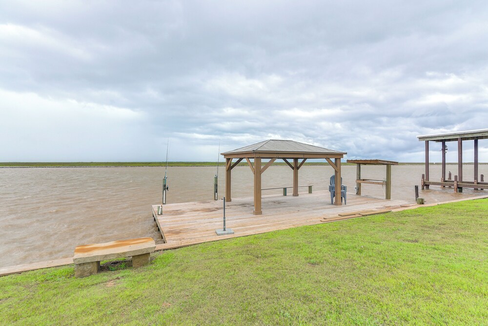 Seabreeze Retreat: Waterfront Home Near Sargent