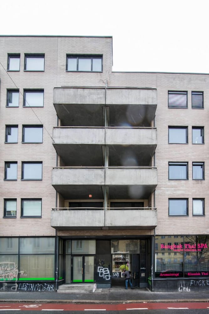 StayPlus Apt in Trendy Area Balcony