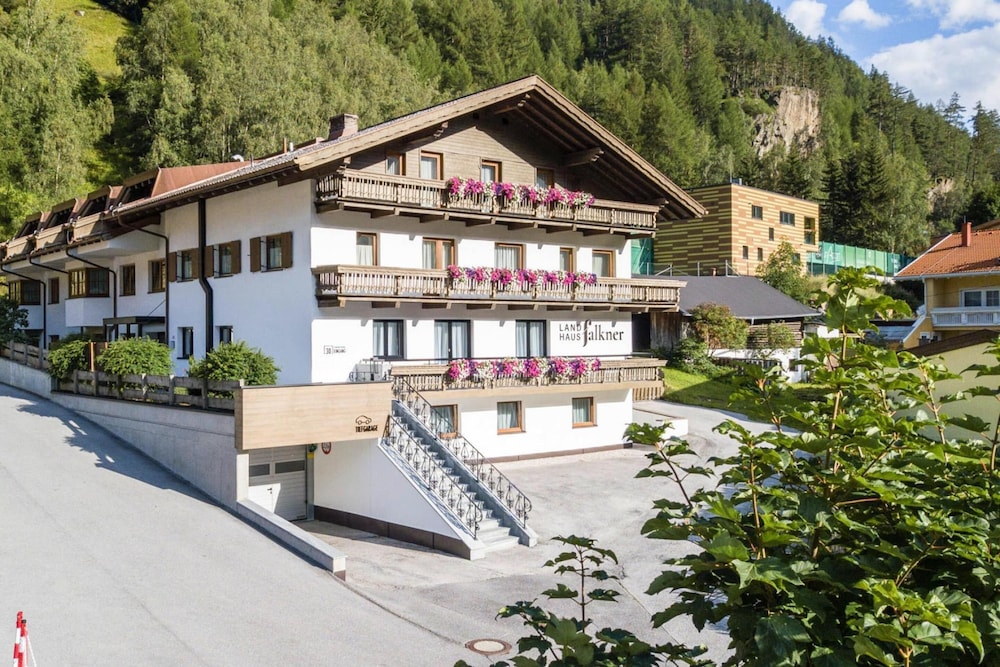 Apartment in Solden With a ski Storage