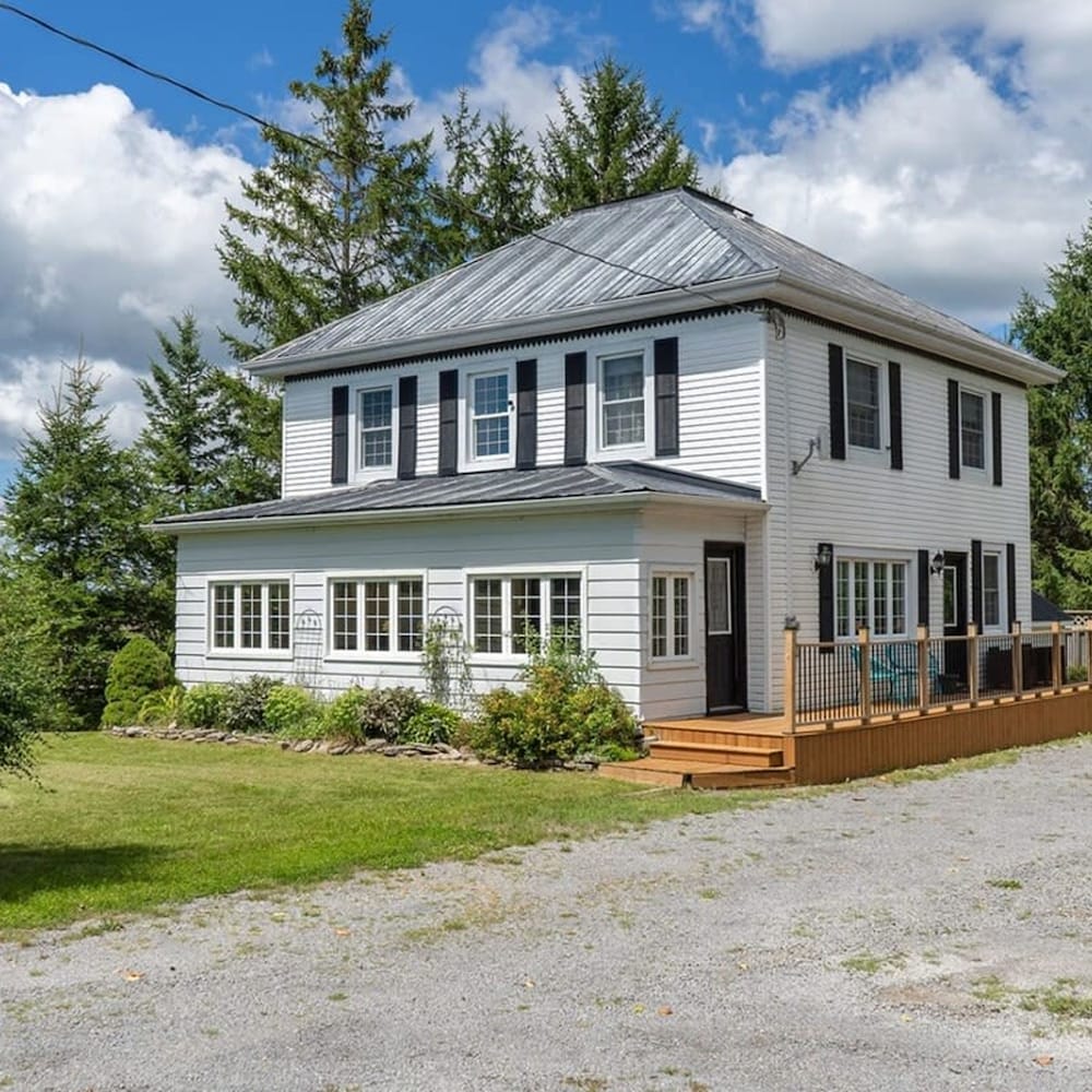 Welcome to Golden Field Farmhouse - Image 1