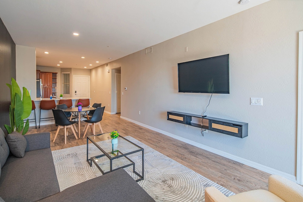 ROVE LIVING/KL - The Fredrick Tempe