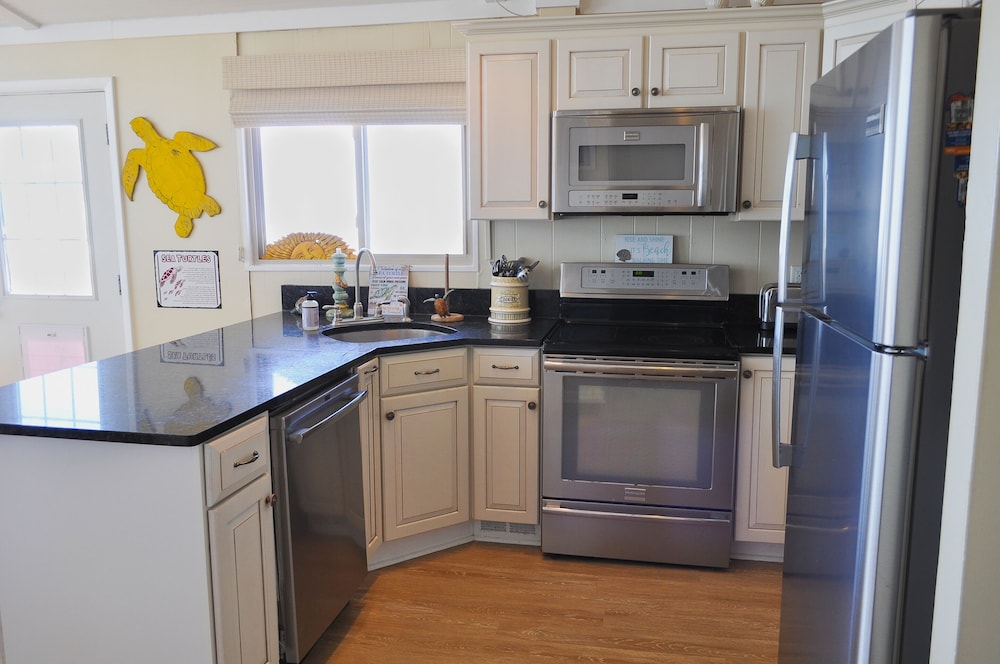 Sunray Cottage by Topsail Realty