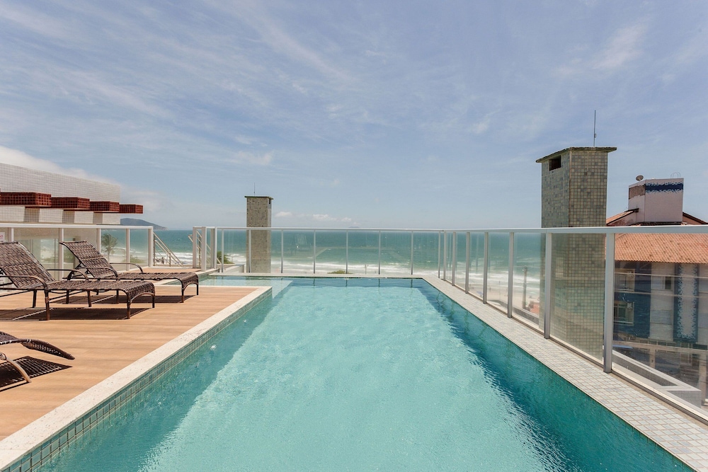 Modern ap W/pool one Block From the Beach Rmi201